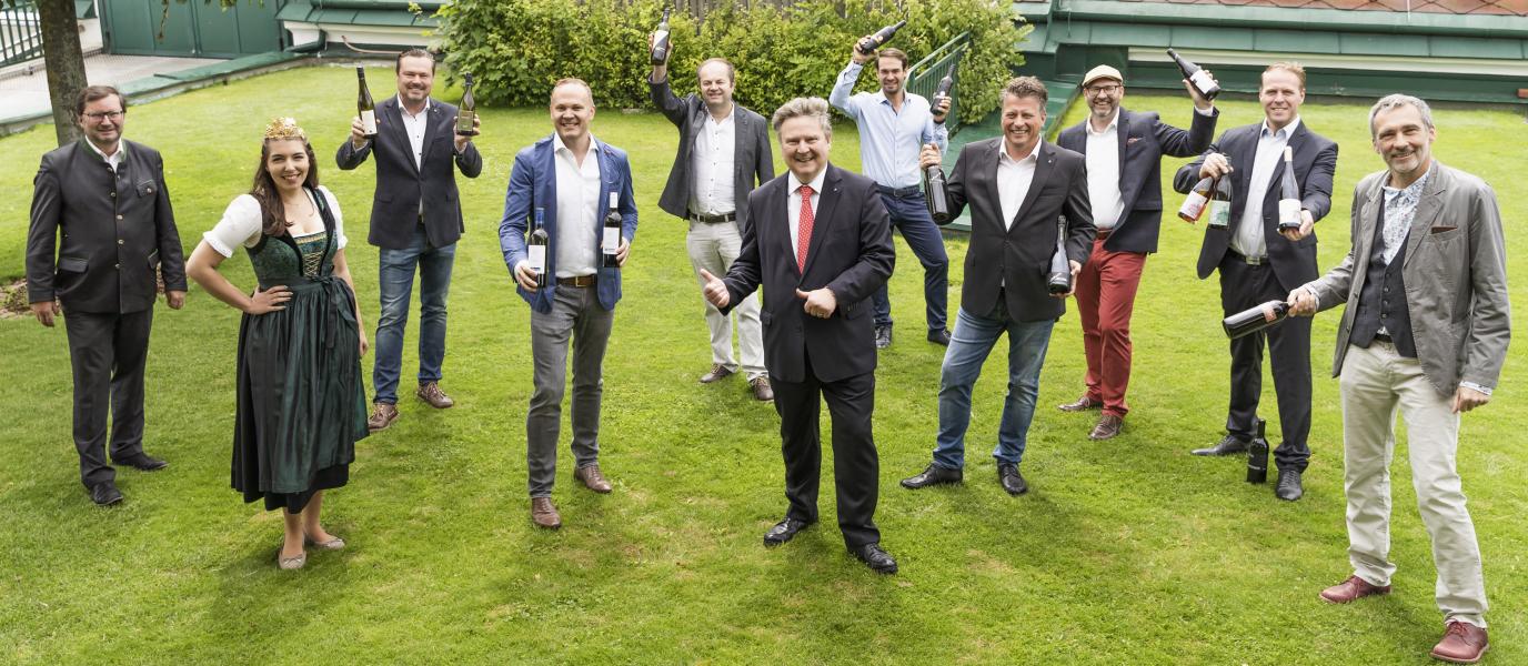 Gruppenbild der Weinpreis-Sieger