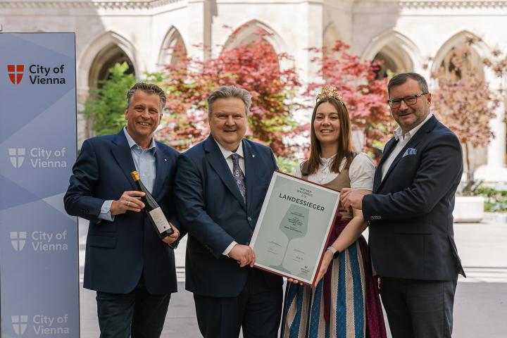 Urkundenübergabe Wiener Weinpreis 2026: Mayer am Pfarrplatz und Rotes Haus