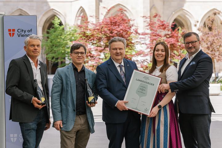 Urkundenübergabe Wiener Weinpreis 2026: Weingut Cobenzl 