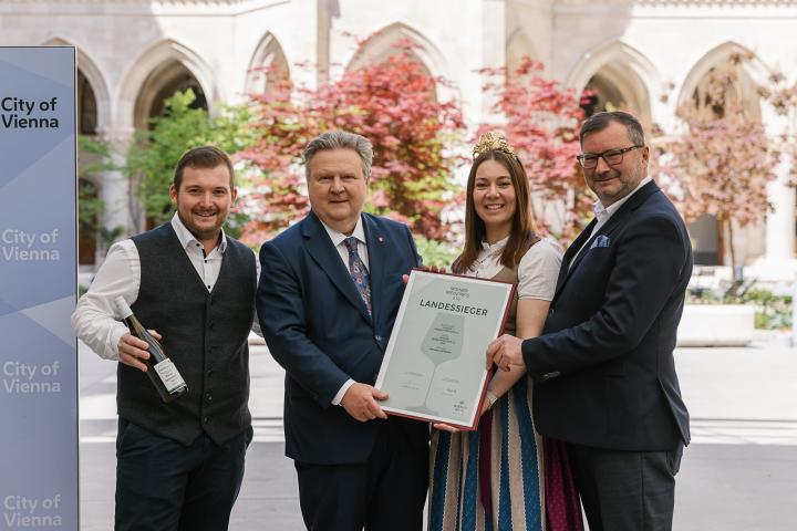 Urkundenübergabe Wiener Weinpreis 2026: Weinbau Beranek