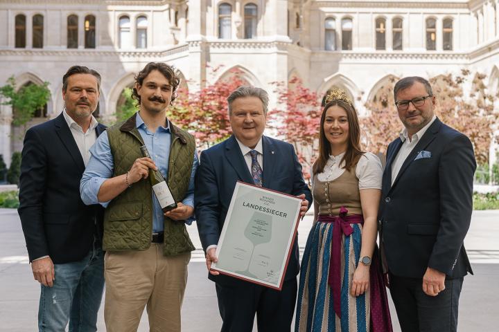 Urkundenübergabe Wiener Weinpreis 2026: Weingut Muth