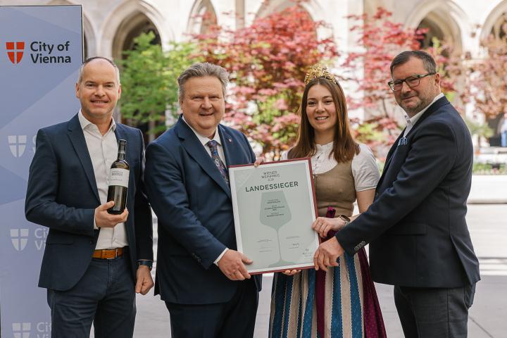 Urkundenübergabe Wiener Weinpreis 2026: Weingut Deutsch