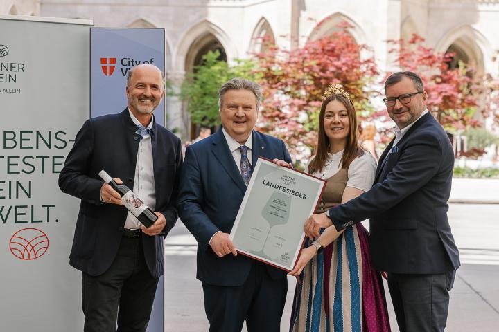 Urkundenübergabe Wiener Weinpreis 2026: Weingtu Ruthner