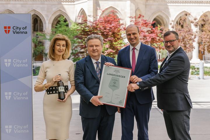 Urkundenübergabe Wiener Weinpreis 2026: Weingut Mostbeck